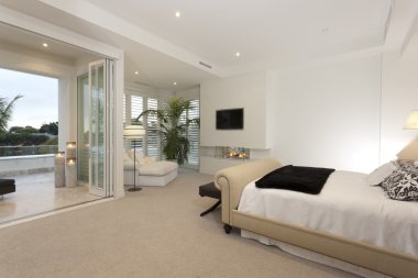 Bir teras ile lüks yatak odası