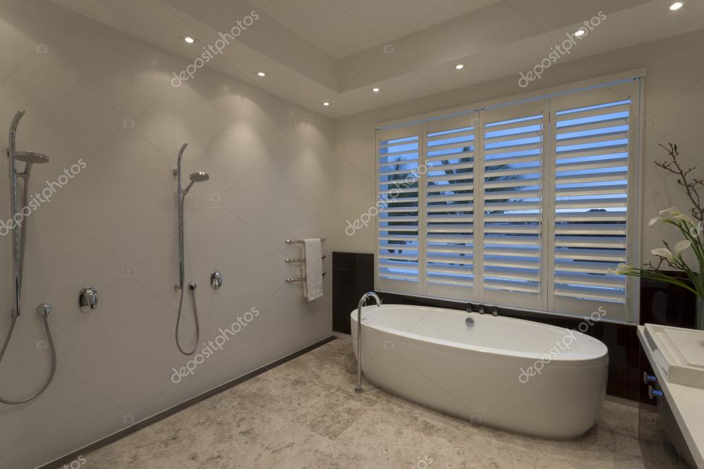 Cuarto de baño de lujo — Fotos de Stock © jrstock1 #78477954 Cuarto de baño de lujo — Fotos de Stock © jrstock1 #78477954
