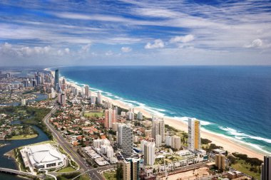 Gold Coast şehir dışından görüldüğü gibi okyanus