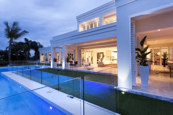 Güzel villa havuzlu