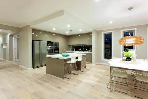 Modern kitchen and dinning area interior view of a modern house — Stock Photo, Image