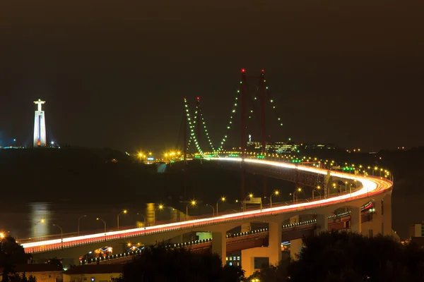 Dubna Bridge v noci dlouhé expozice Lisabon — Stock fotografie