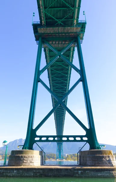 Green Metalic Lions Gate Bridge Vancouver, Canadá Fotos de stock libres de derechos