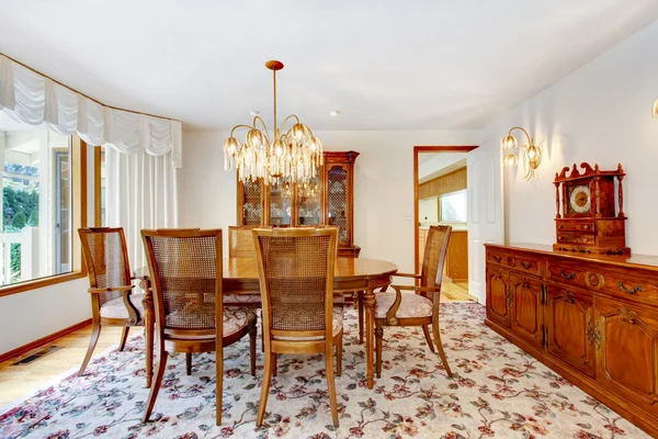 Comedor perfecto con tonos de madera . —  Fotos de Stock