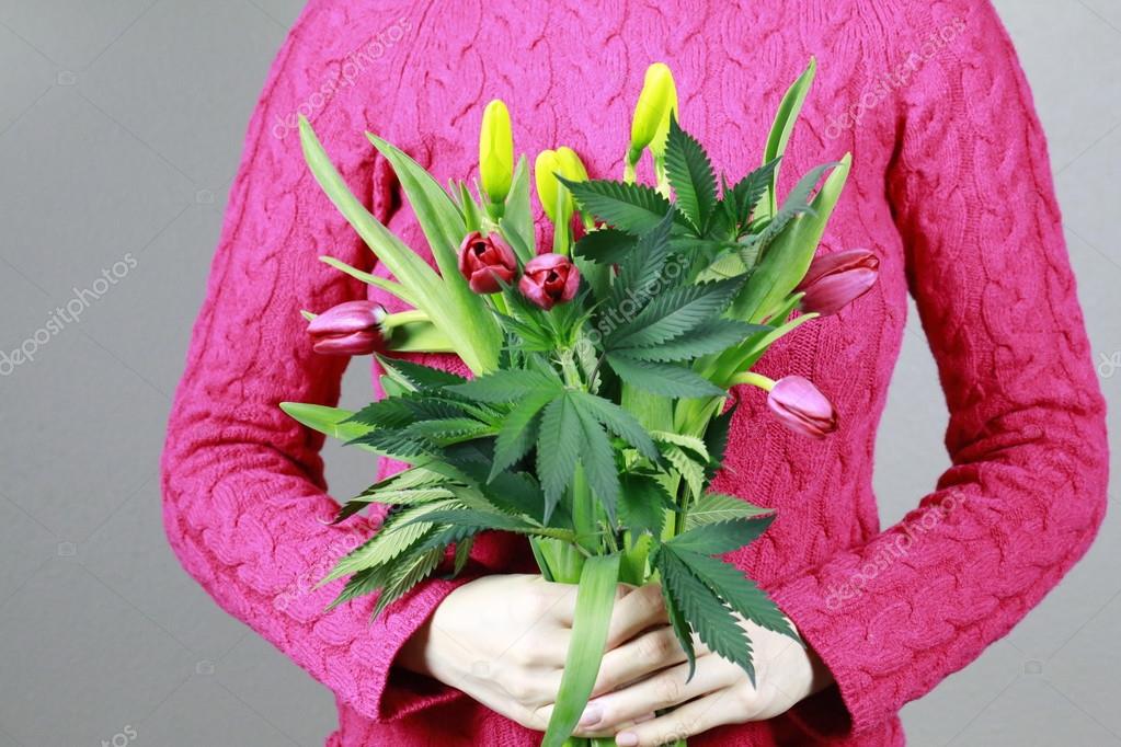 Букет с листьями марихуаны Букет с листьями марихуаны самые дешевые наркотики