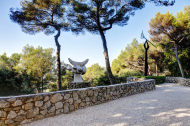 Nice, Fransa - 22 Ekim 2011. Vakfı Maeght. Sculpturs açık Bahçe.