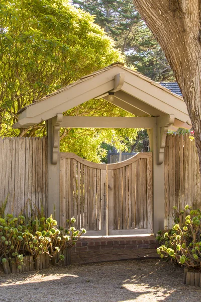 Cancello d'ingresso in legno — Foto Stock