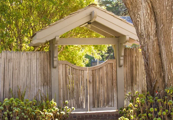 Wooden entrance gate — Stock Photo, Image