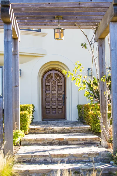 Entrance of a house over outdoor landscape — Stock Photo, Image