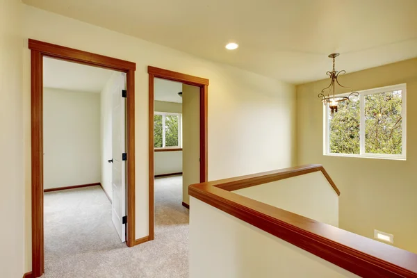 Upstairs hallway with staircase and carpet floor — Stock Photo, Image