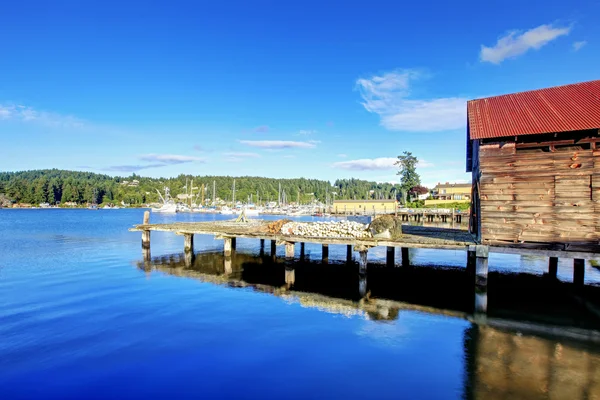 Gig Harbor, WA - 25 de setembro de 2011: Área de marina do centro da cidade pequena . — Fotografia de Stock