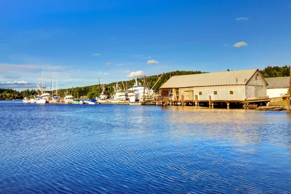 Gig Harbor, WA - September 25, 2011: Small town downtown marina area. — Stock Photo, Image