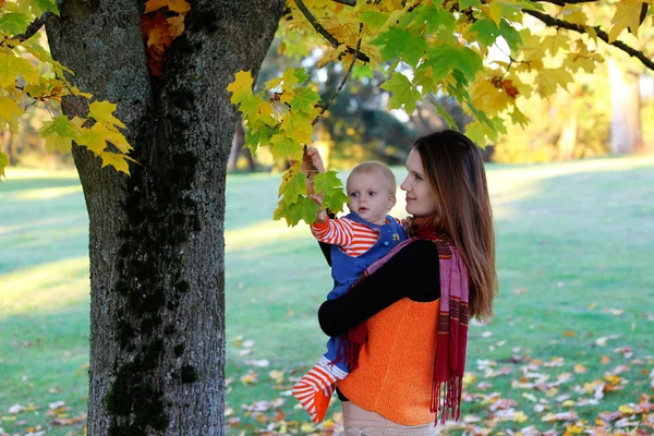 Beautiful happy mother hugging baby girl with love — Stock Photo, Image