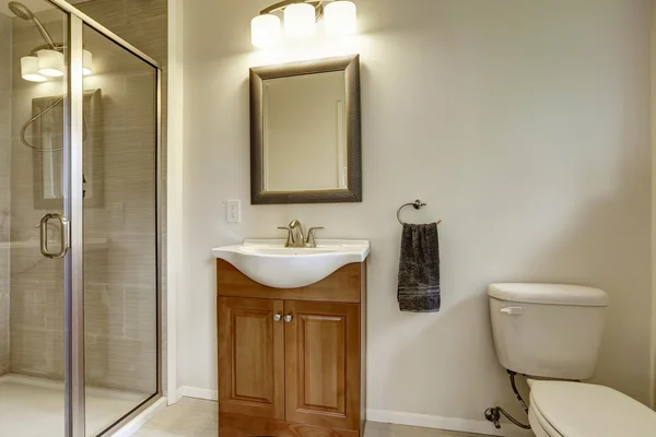 Piękny szary nowe wnętrze nowoczesna łazienka z umywalką — Zdjęcie stockowe