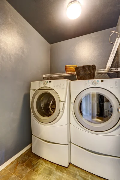 Laundry room with tile floor, washer, and dryer. — Stock Photo, Image