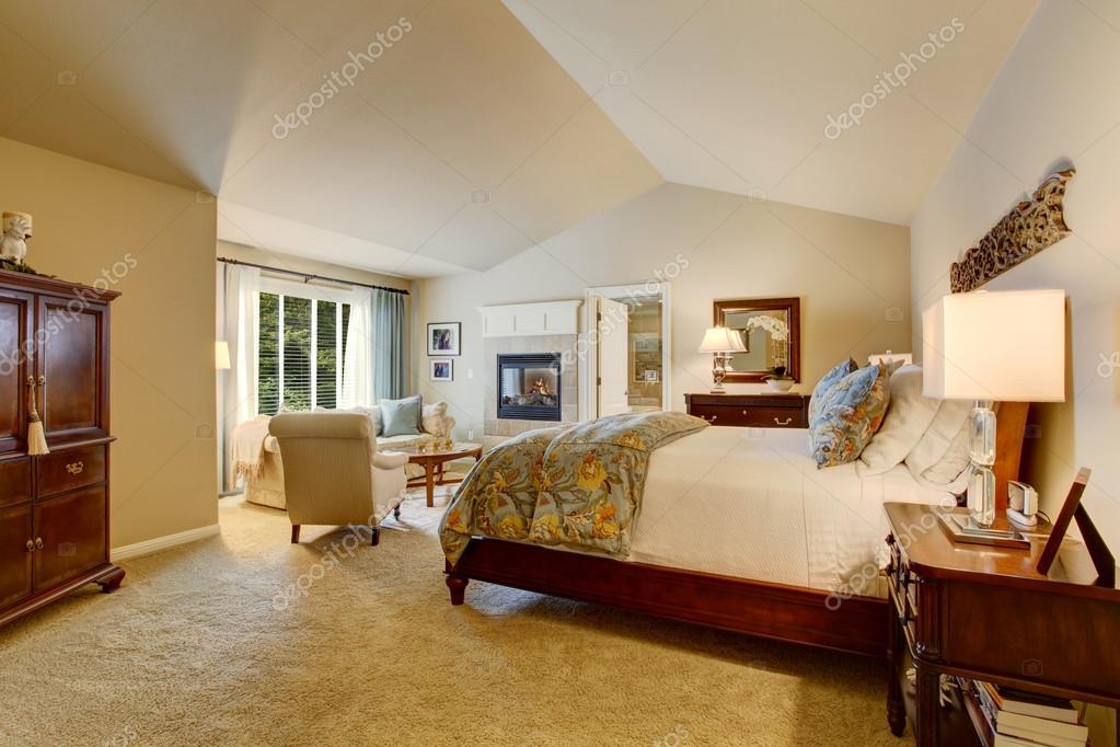 Camera da letto classica americana con mobili in legno — foto stock ... Camere da letto americane