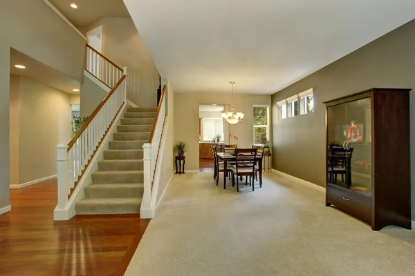 Hallway exterior with dining area with carpet floor. — Stock Photo, Image