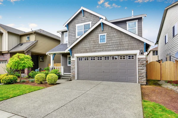 Nice curb appeal of two level house, mocha exterior paint and concrete driveway — Stock Photo, Image