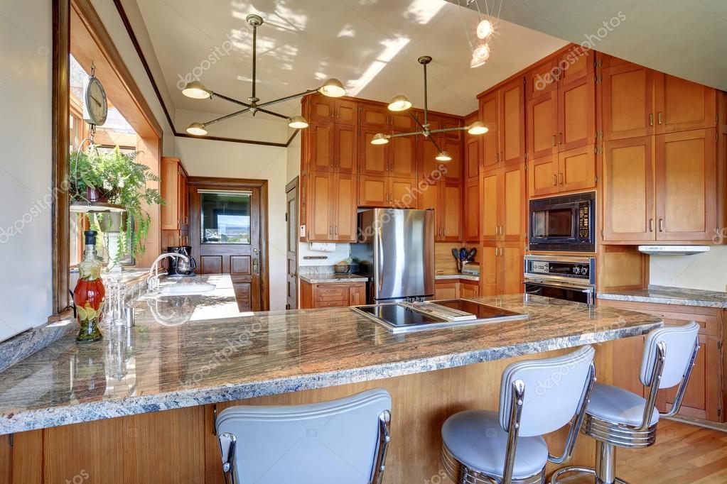 Great Kitchen Room With High Ceiling And Modern Cabinets