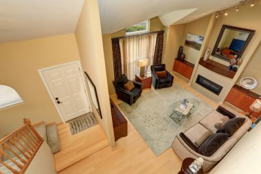 Zarif salon ve üst kattan entryway manzarayı