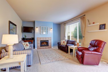 Rahat oturma odası Halı zemin ve şömine