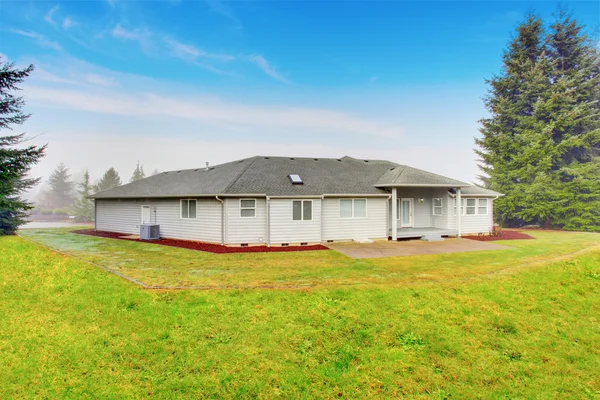 Curb appeal classic American home exterior — Stock Photo, Image