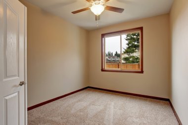 Boş oda iç Halı zemin ile