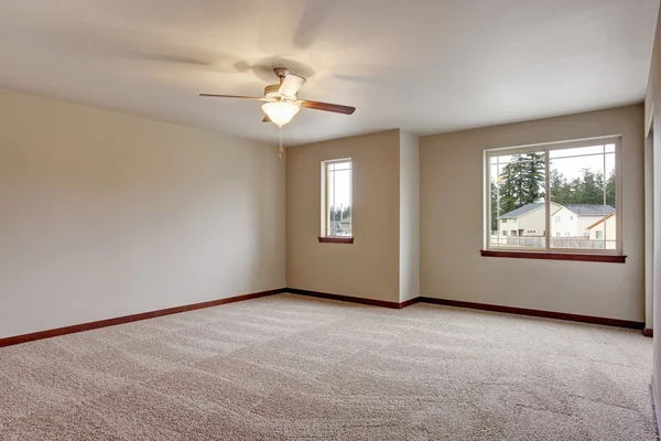 Empty room interior with carpet floor — Stock Photo, Image