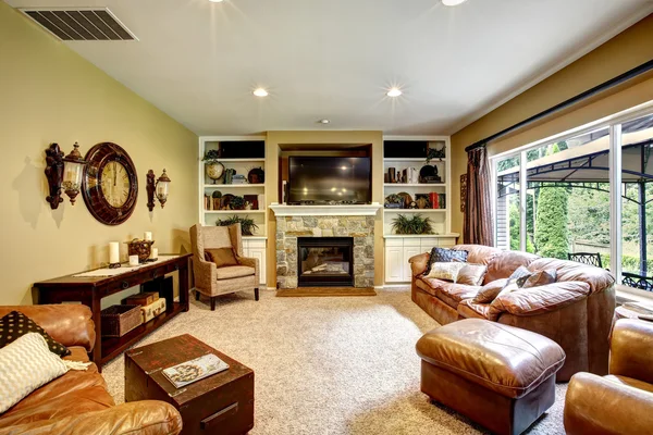 Beautiful living room with fireplace and tv — Stock Photo, Image