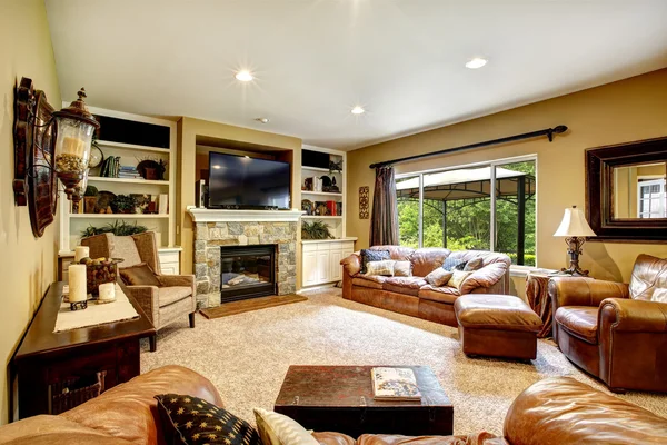 Beautiful living room with fireplace and tv — Stock Photo, Image