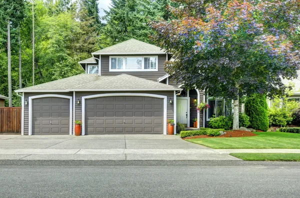 American house exterior with curb appeal — Stock Photo, Image