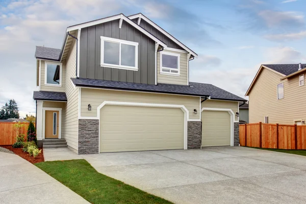 American house exterior with two garage spaces, concrete floor driveway. — Stock Photo, Image