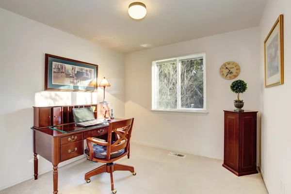 Old fashioned desk with drawers in home office interior. — Stock Photo, Image