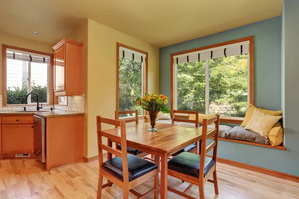 Dining area with wooden table set and cozy sitting place. — Stock Photo, Image