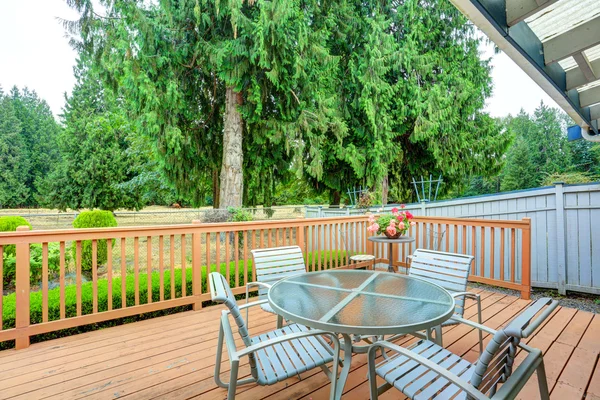 View of walkout deck with Patio furniture — Stock Photo, Image