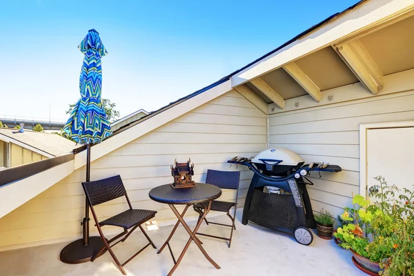 Appartement gebouw dak dakterras buitenkant. — Stockfoto