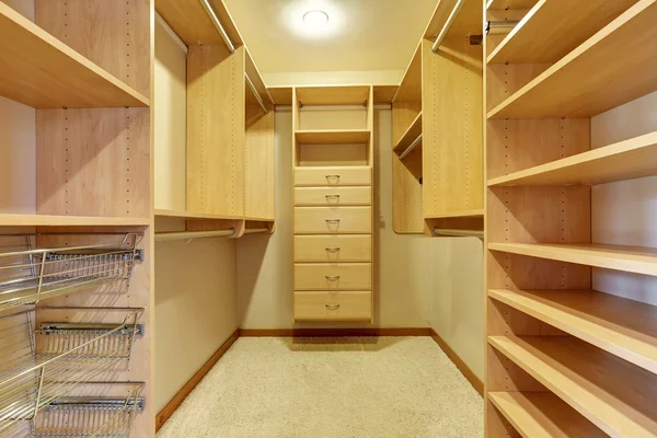 Large walk in closet with hardwood floor, also including many shelves — Stock Photo, Image