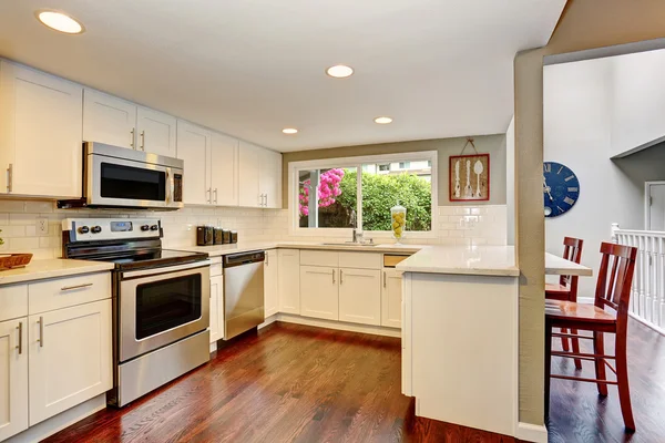 White kitchen room interior With hardwood floor. — Stockfoto