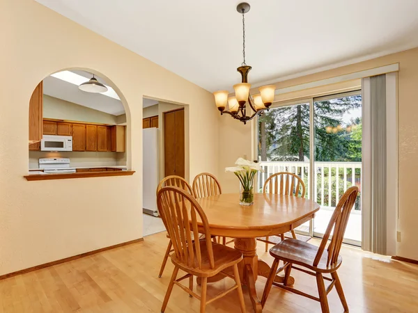 Classic dining area with wooden table set and hardwood floor — Stock Photo, Image