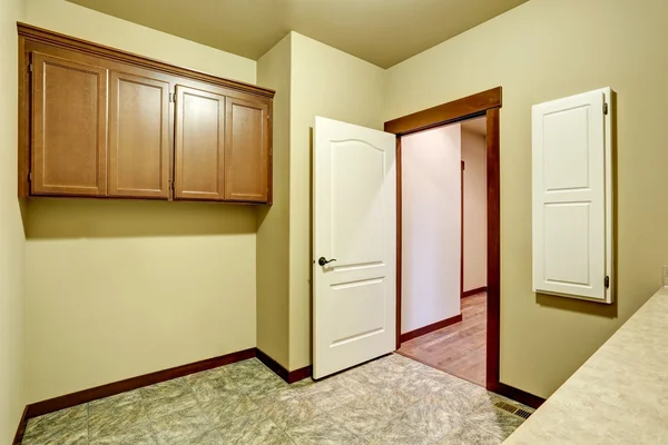 Empty bathroom interior with vanity cabinet and tile floor. — Stock Photo, Image