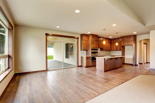 Open floor plan. Empty living room with carpet floor. — Stock Photo, Image