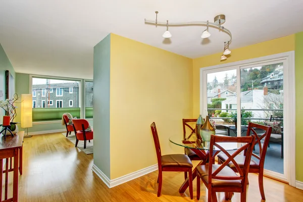 Open floor plan modern dining area with table set — Stock Photo, Image