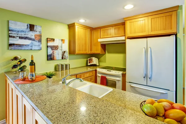 Simple kitchen with wooden cabinets and granite counter top. — Stock Photo, Image