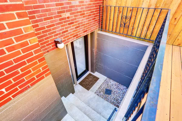 Exterior steps lead to underground basement of the brick house — Stock Photo, Image