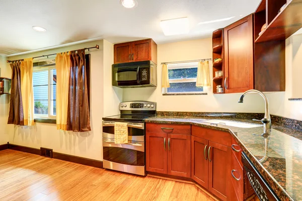 Kitchen interior with black appliances and granite tops — Stock Photo, Image