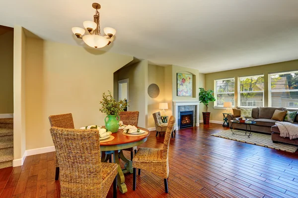 Planta abierta de comedor y sala de estar interior . — Foto de Stock