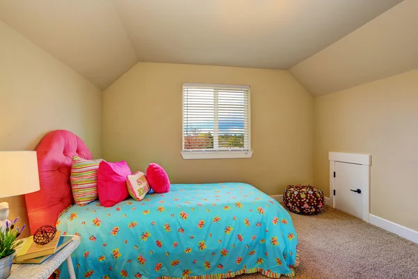 Large beige girl bedroom interior with pink bed — Stock Photo, Image