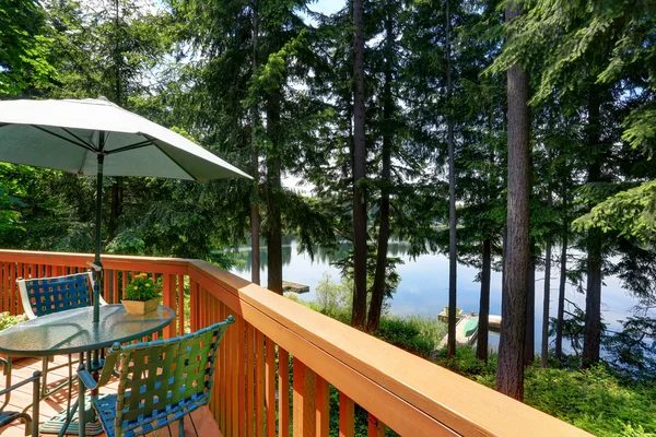 Waterfront lake with small pier. View from balcony. — Stock Photo, Image