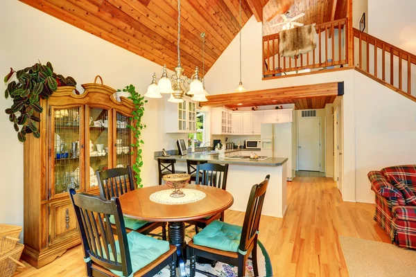 Traditional dining area with wooden table set and hardwood floor. — Stock Photo, Image