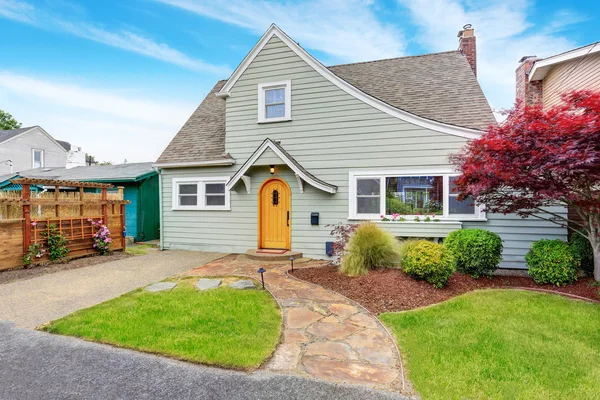 Classic American house exterior with nice landscape desing. — Stock Photo, Image